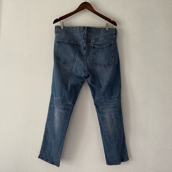 Old Navy Boyfriend Straight Distressed Jeans 14 Regular Relaxed Trendy Denim - Picture 7 of 8